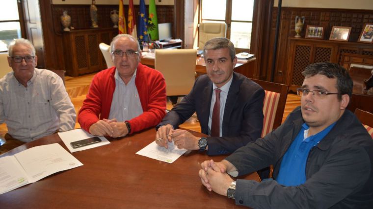 El alcalde de Ocaña comparte con el presidente de la Diputación de Toledo las líneas de trabajo y proyectos de su gobierno