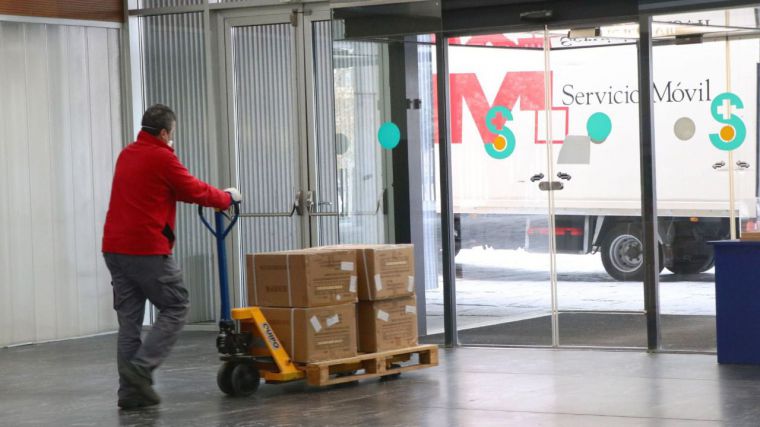 El Gobierno de Castilla-La Mancha está distribuyendo hoy más de 1,3 millones de artículos de protección para los profesionales de los centros sanitarios 