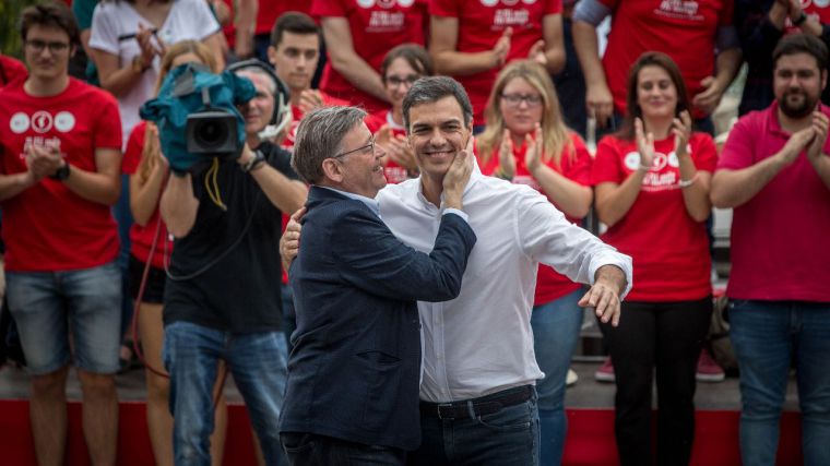 Ximo Puig y Pedro Sánchez en la celebración del Día de la Rosa de 2017.
