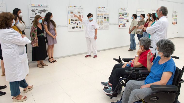 La UCLM y Parapléjicos inauguran la muestra 'Salud y mujer. El arte del cuidado desde una visión histórica'