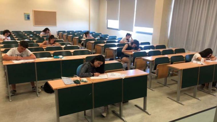 El 93,81 % de los estudiantes aprueba la EvAU en el distrito universitario de Castilla-La Mancha