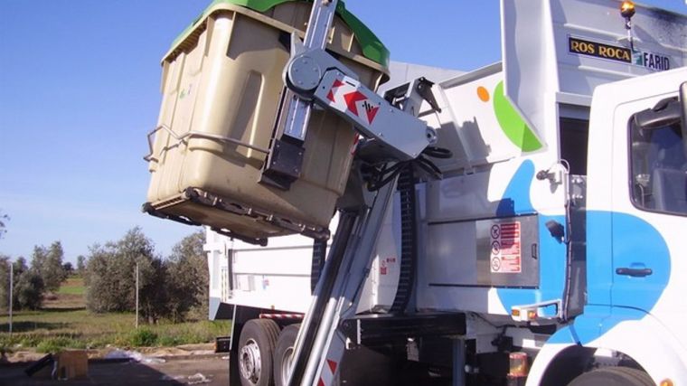 La Diputación de Toledo finaliza la implantación del sistema de carga lateral de residuos de la provincia