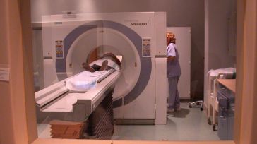 Radioterapia, operaciones, hemodiálisis, tomografías… El gobierno refuerza en centros privados la atención "no Covid" más urgente