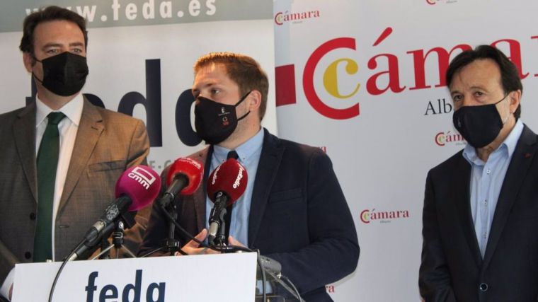 Hernando ve 'imprescindible' la implicación de FEDA y la Cámara de Comercio de Albacete en el proyecto 'ALMA'