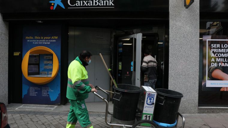 Los trabajadores de CaixaBank piden ayuda a los partidos políticos para 'frenar' el ERE