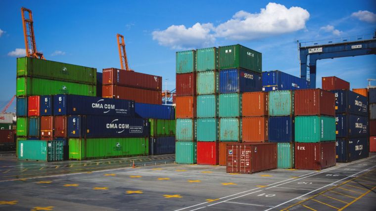 El déficit comercial cae un 11,2% hasta julio por al alza de las exportaciones, que crecen un 22%