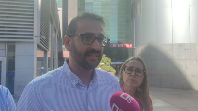 El PSOE destaca que la región tiene hoy 'menos de la mitad de paro que dejó Cospedal'