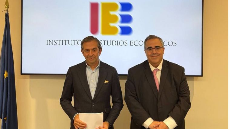 El director general del IEE, Gregorio Izquierdo y el presidente del organismo, Íñigo Fernández de Mesa 