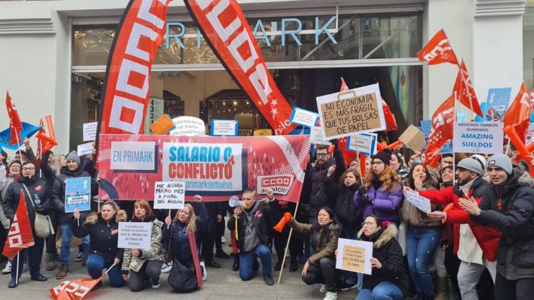 CC.OO califica de 'éxito rotundo' la concentración de trabajadores de Primark que piden subidas salariales
