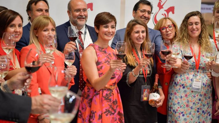Isabel Rodríguez visita Fenavin y muestra el apoyo del Gobierno al vino, 'un sector estratégico' para el país