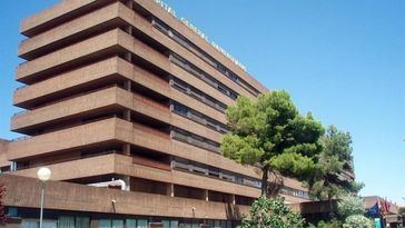 Hospitalizado un trabajador de 42 años en Albacete tras caerle encima material industrial
